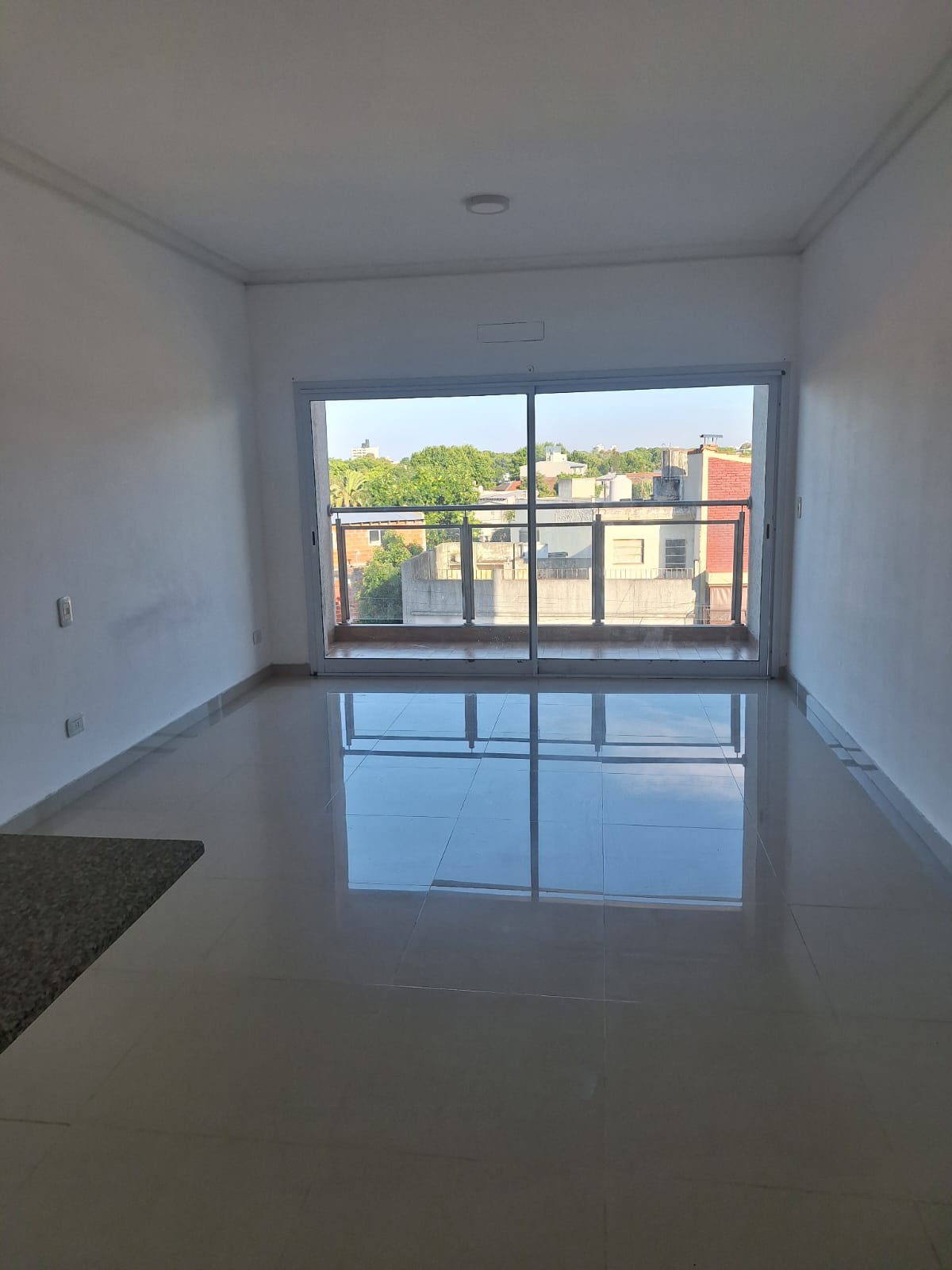 Departamento de 1 ambiente con balcón en José León Suárez