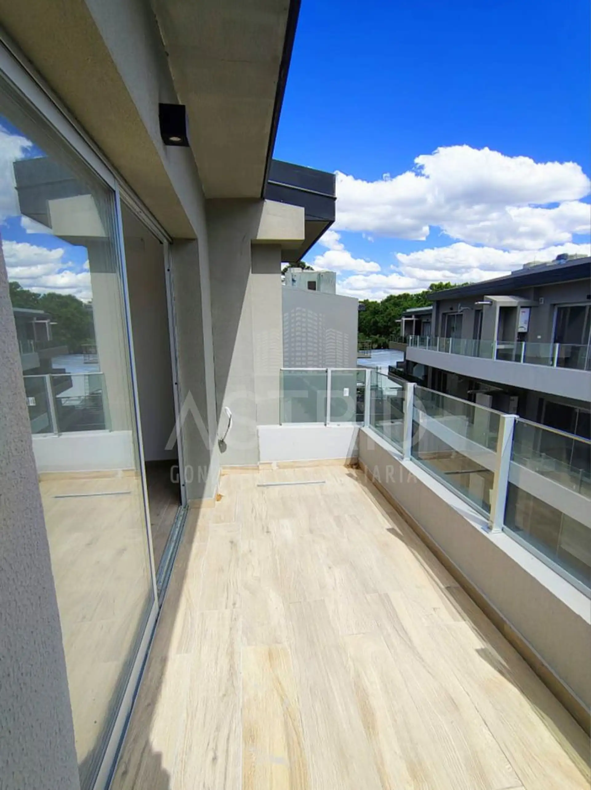 Three-bedroom apartment in Victoria