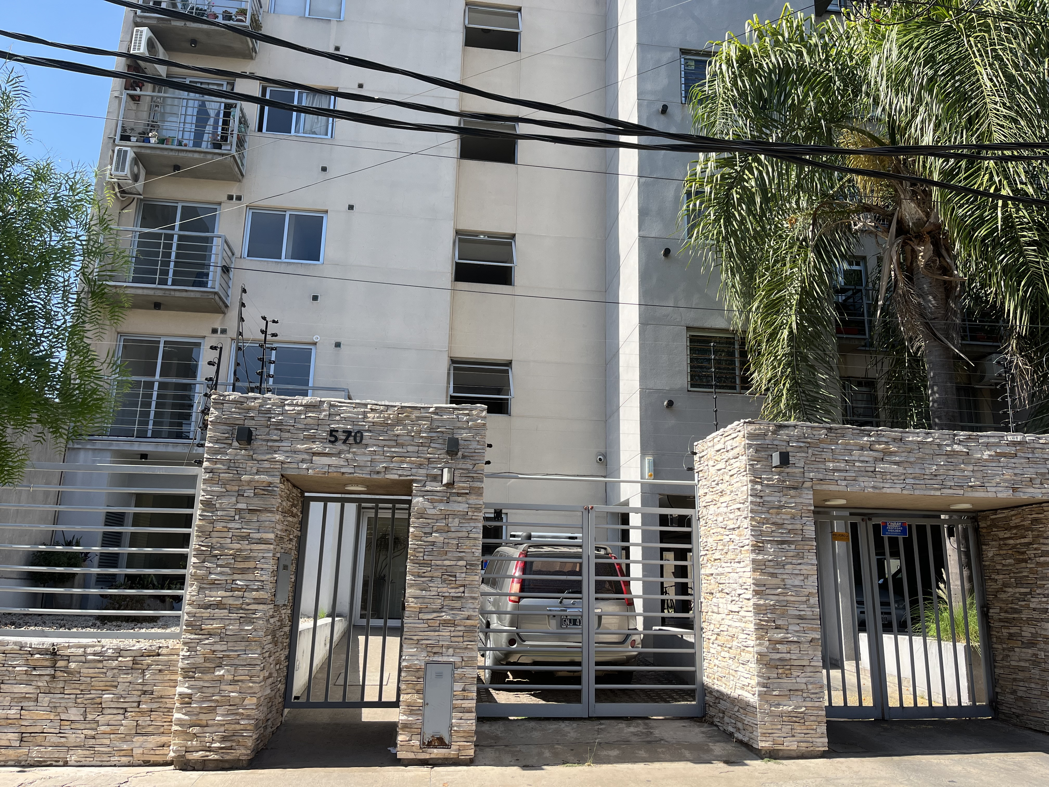 Departamento de 1 ambiente con balcón al frente en Morón Sur