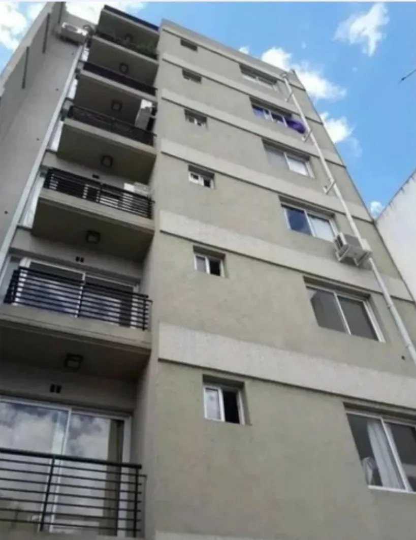 Kitnet com 1 ambiente e 2 varandas em Morón