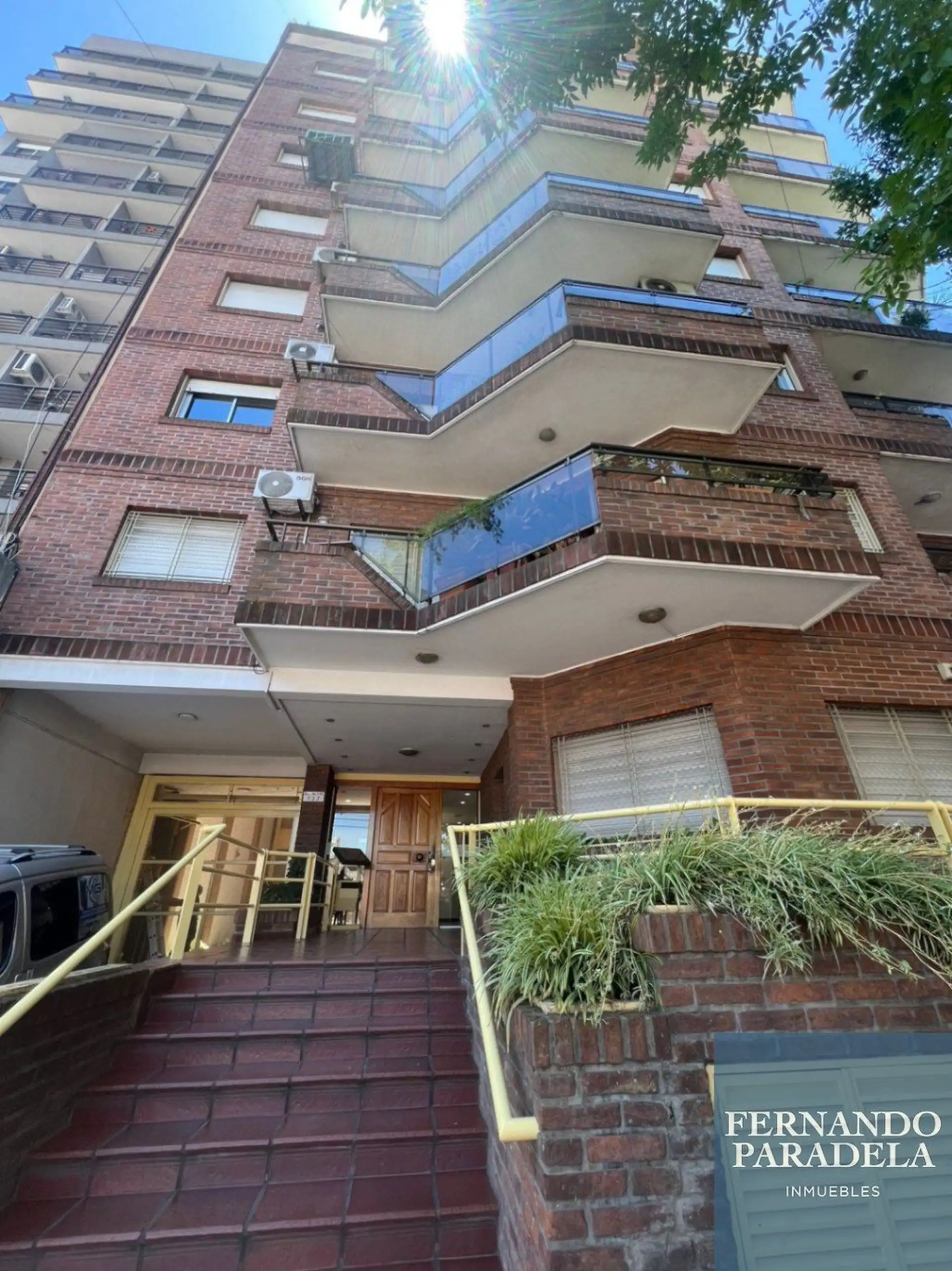 Apartamento de 3 ambientes com 2 dormitórios e vaga de garagem em Morón