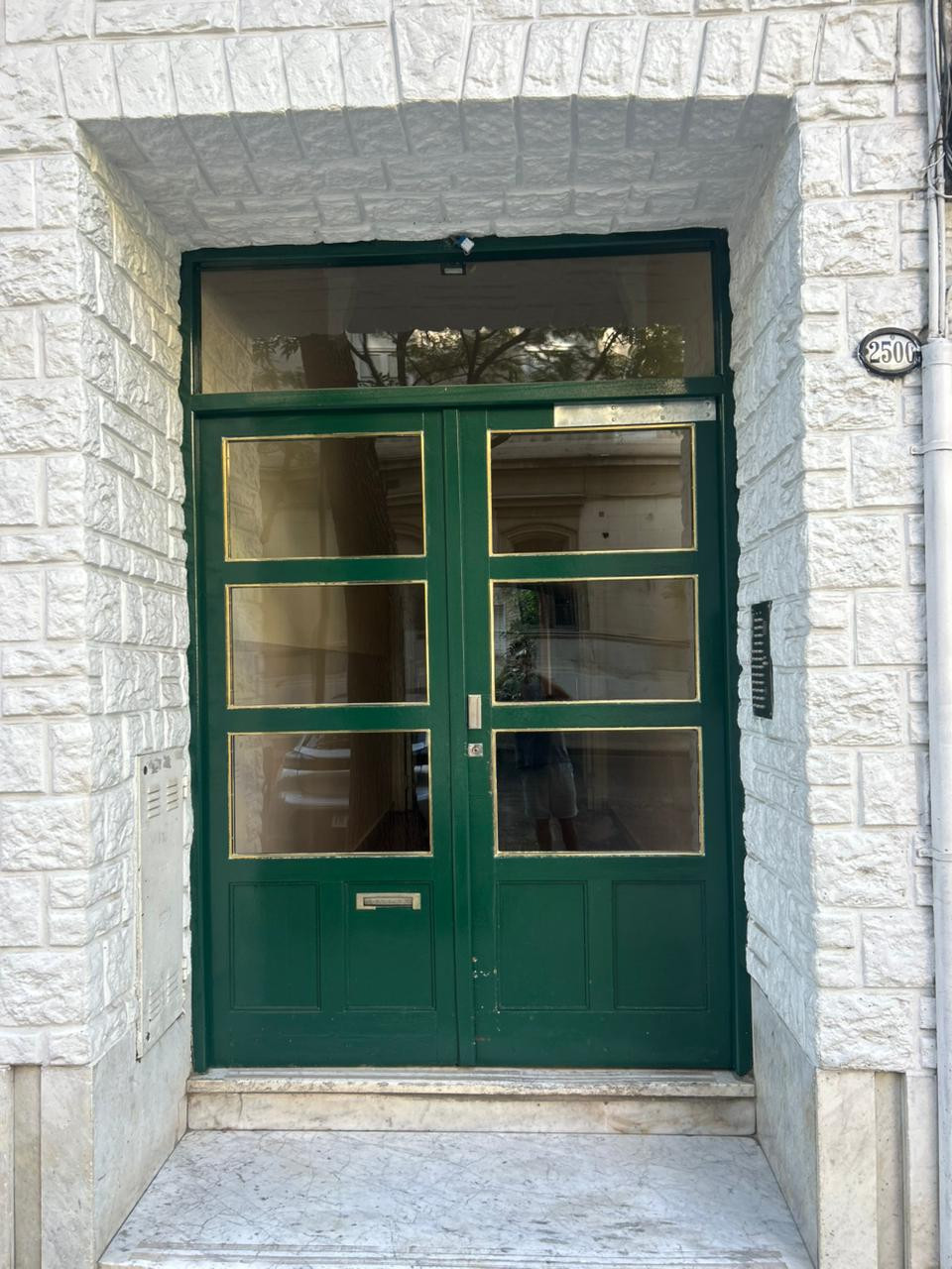 Ground-floor one-and-a-half-room apartment in Recoleta (temporary rental)
