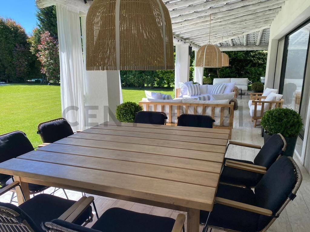 Four-bedroom house for annual rent in Tigre