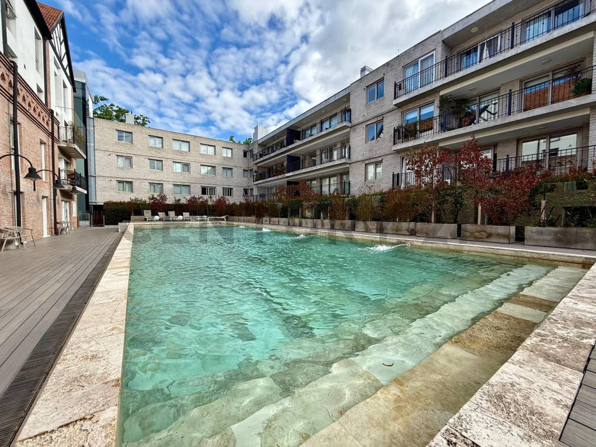 С меблированной квартирой с 1 спальней и садом в San Isidro