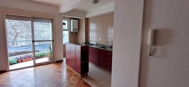 Monoambiente con balcón en Almagro apto profesional