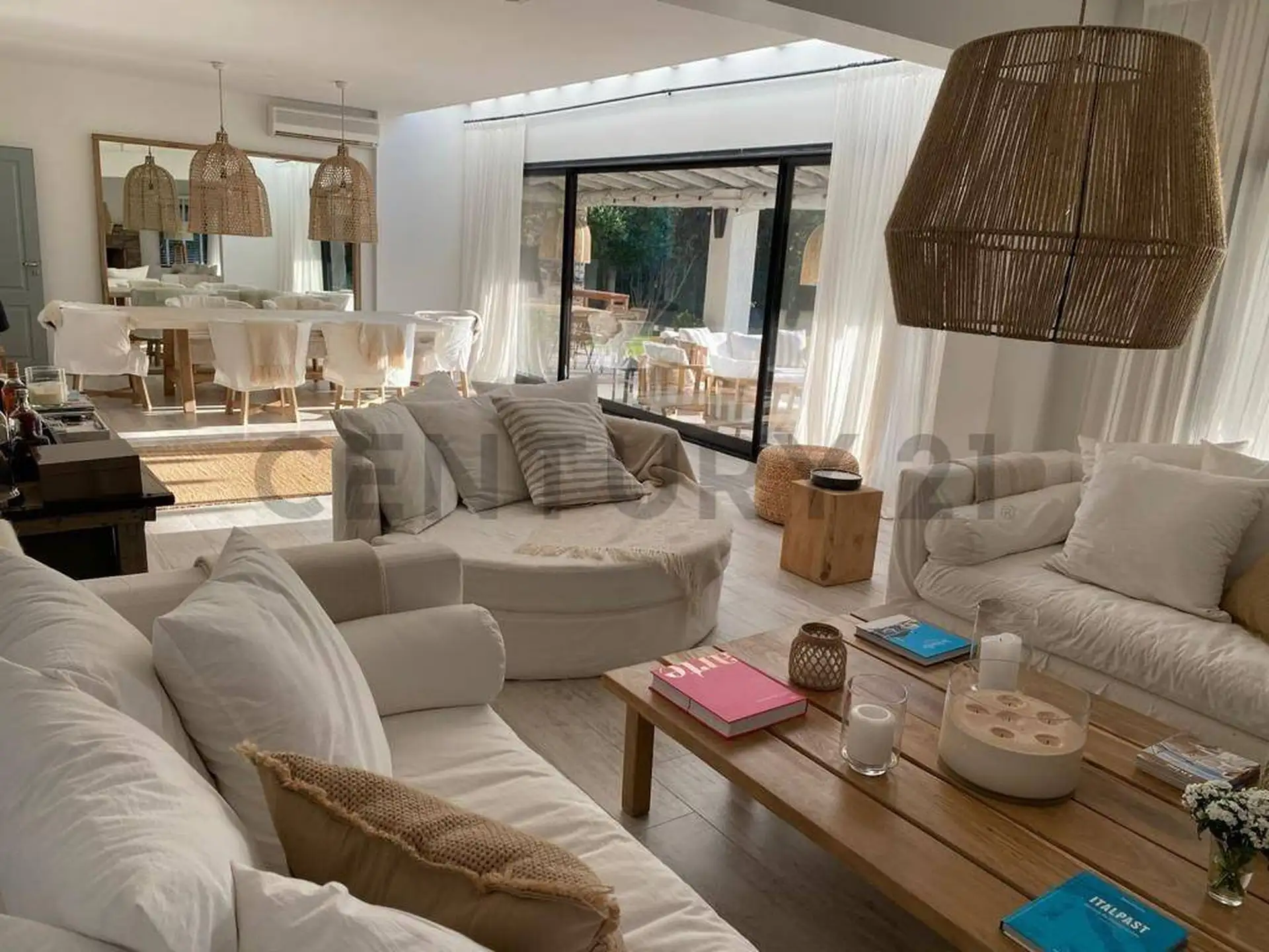 Reciclated four-bedroom house in Santa Barbara, Tigre