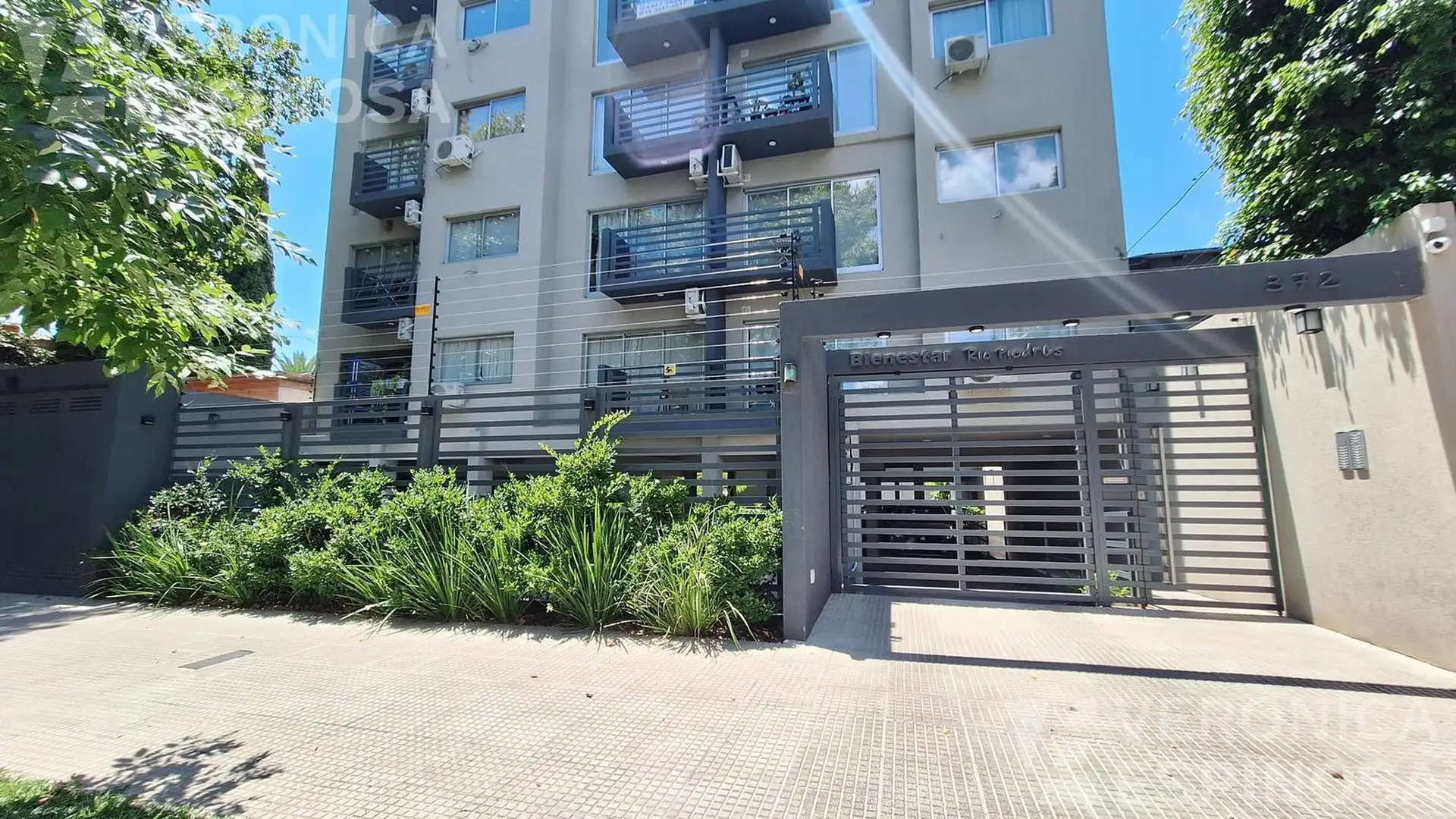 Departamento de 2 ambientes con balcón y cochera en Morón
