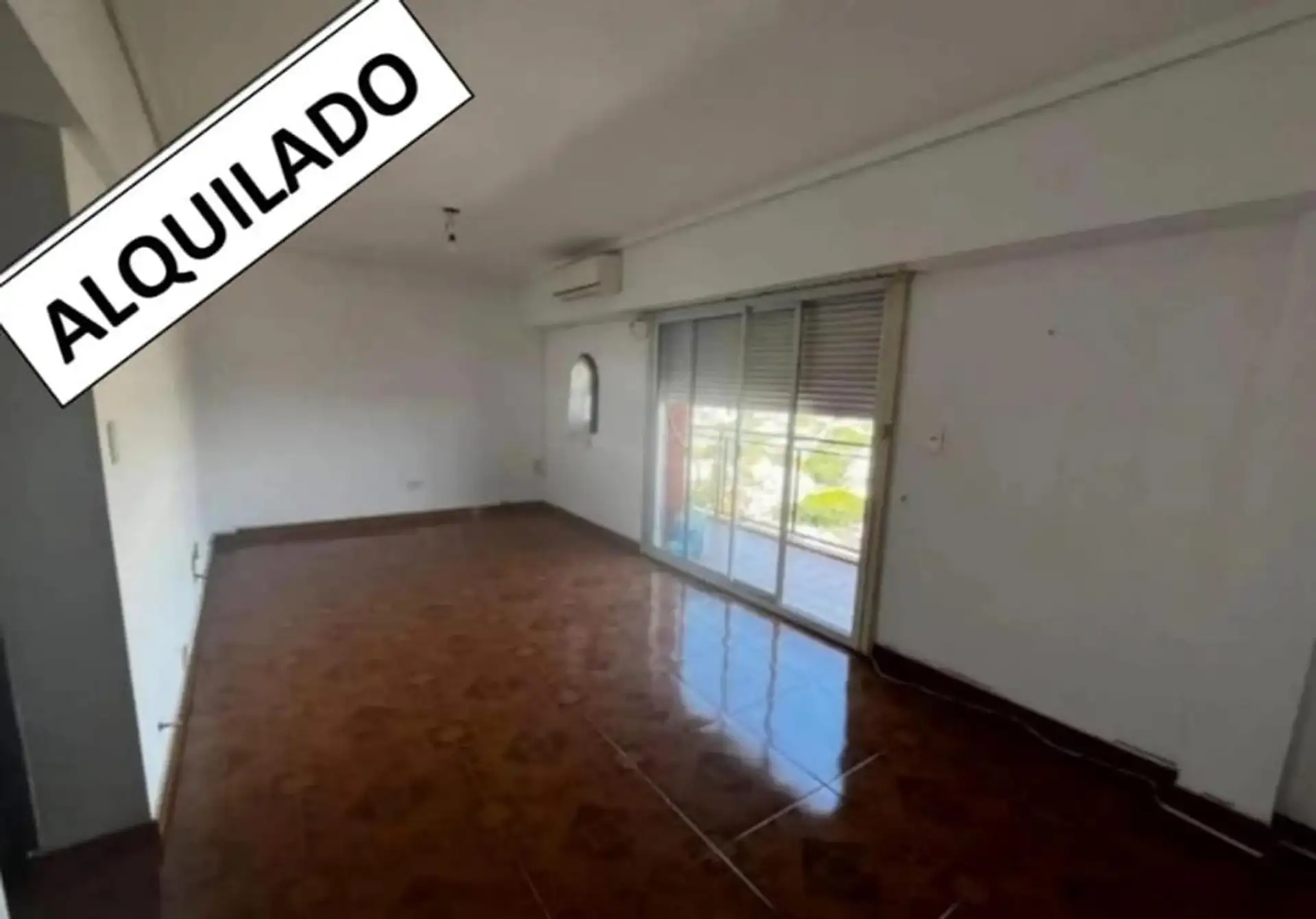 Departamento de 3 ambientes al contrafrente en Villa Pueyrredón