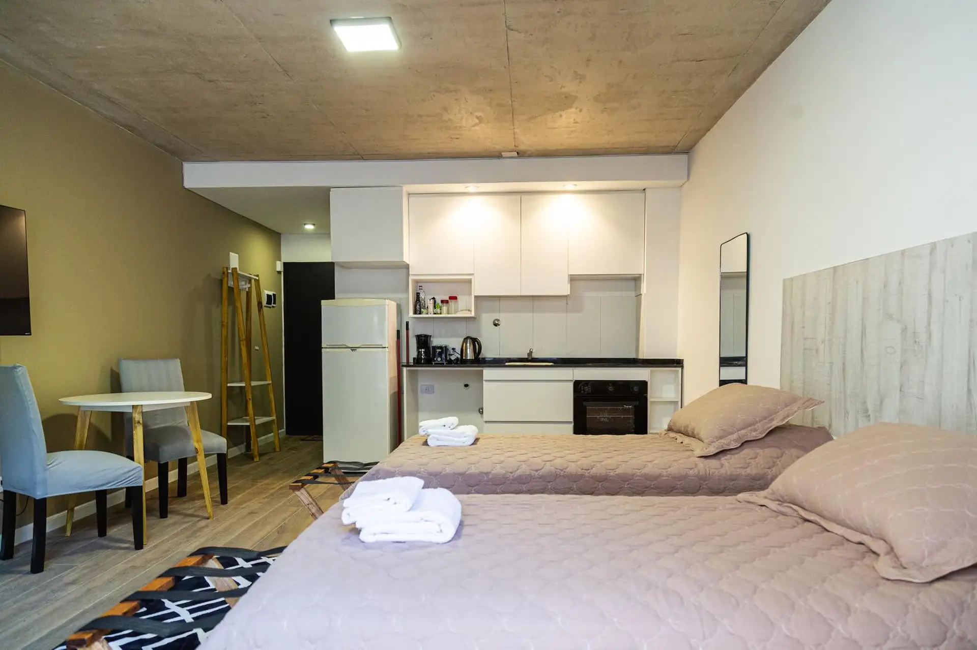 Monoambiente amoblado en Constitución