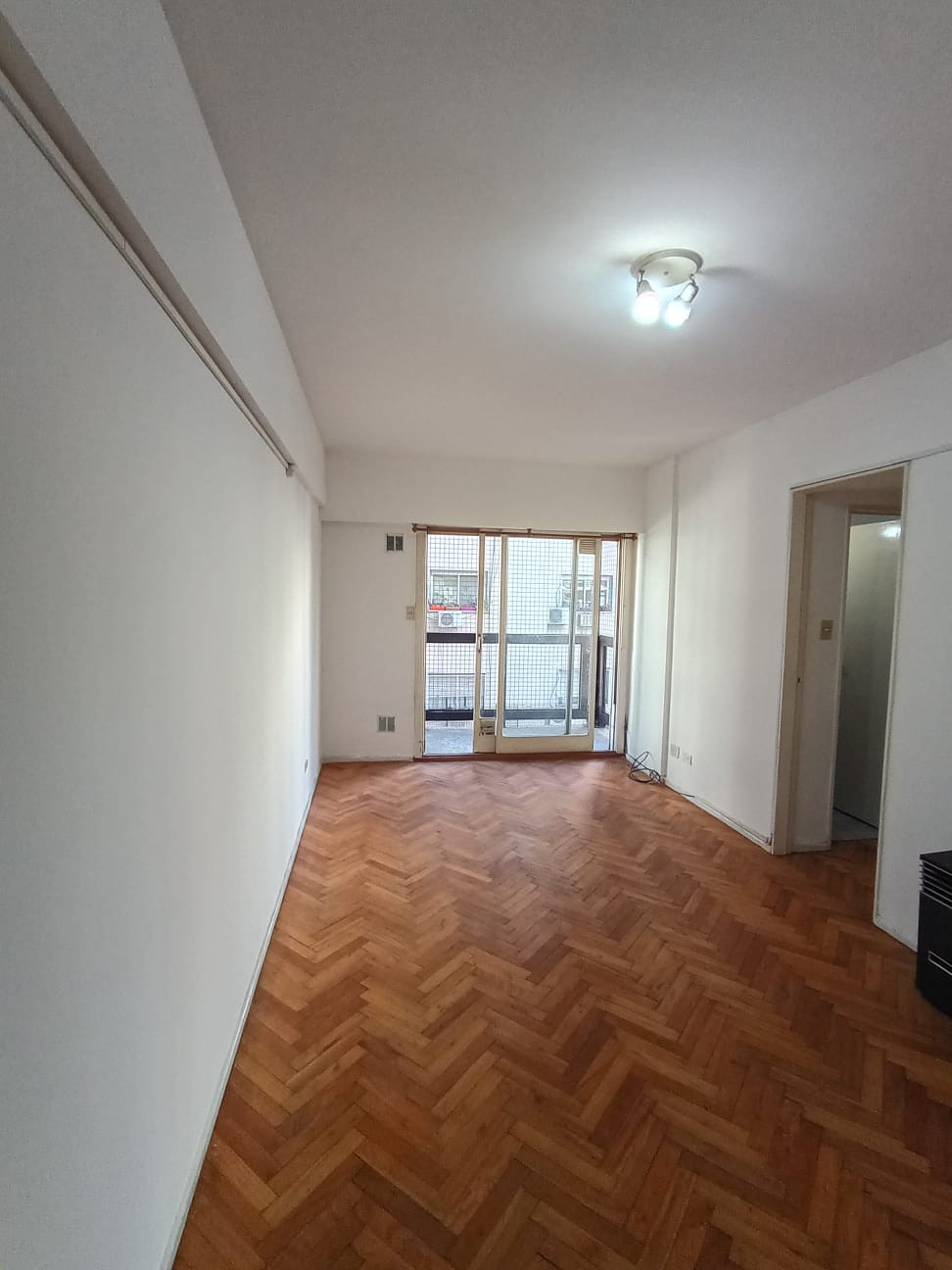 Two-room apartment in Flores near Subte A, Carabobo
