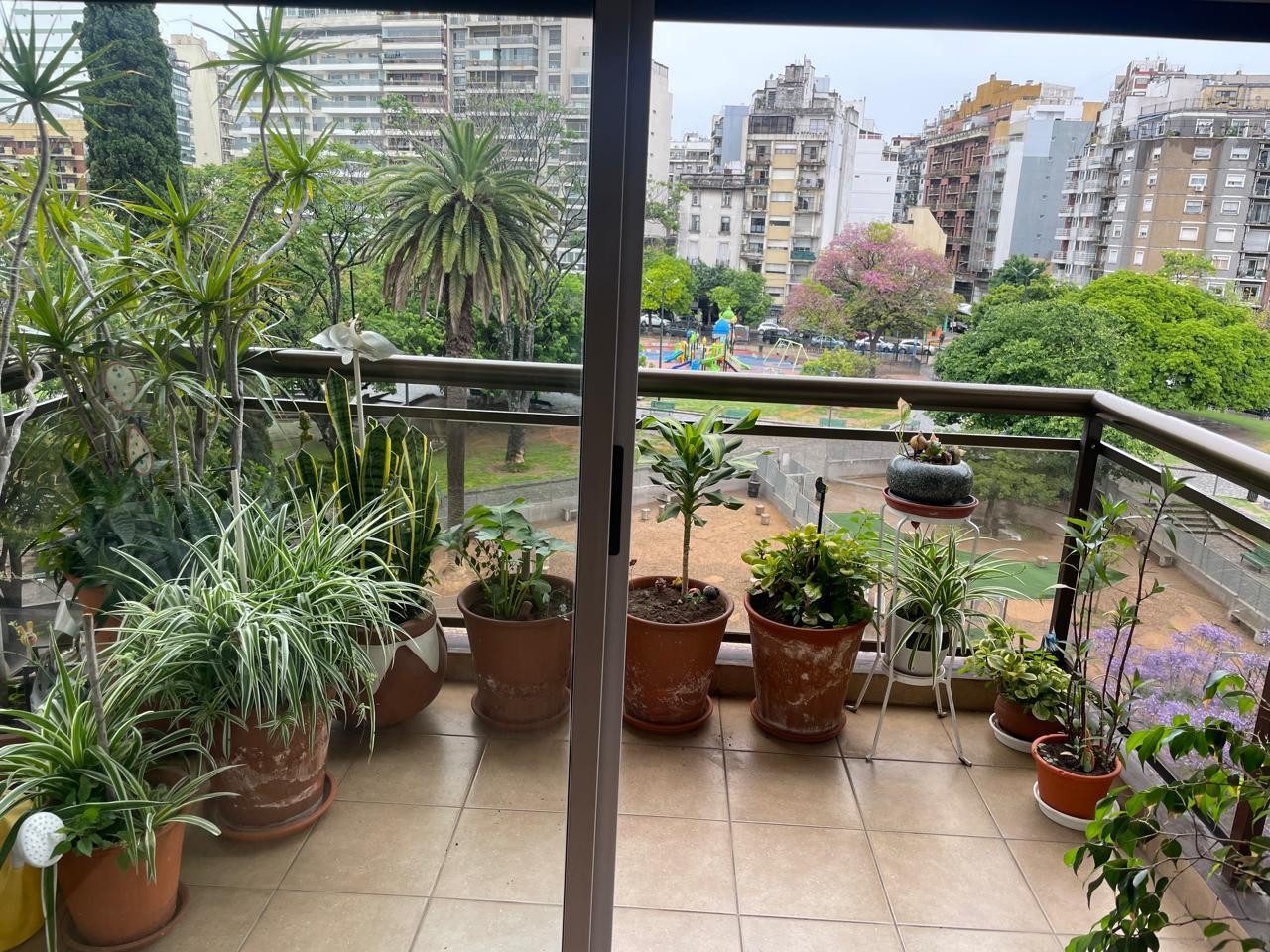 Departamento de 3 ambientes amoblado en Balvanera con vista a la plaza