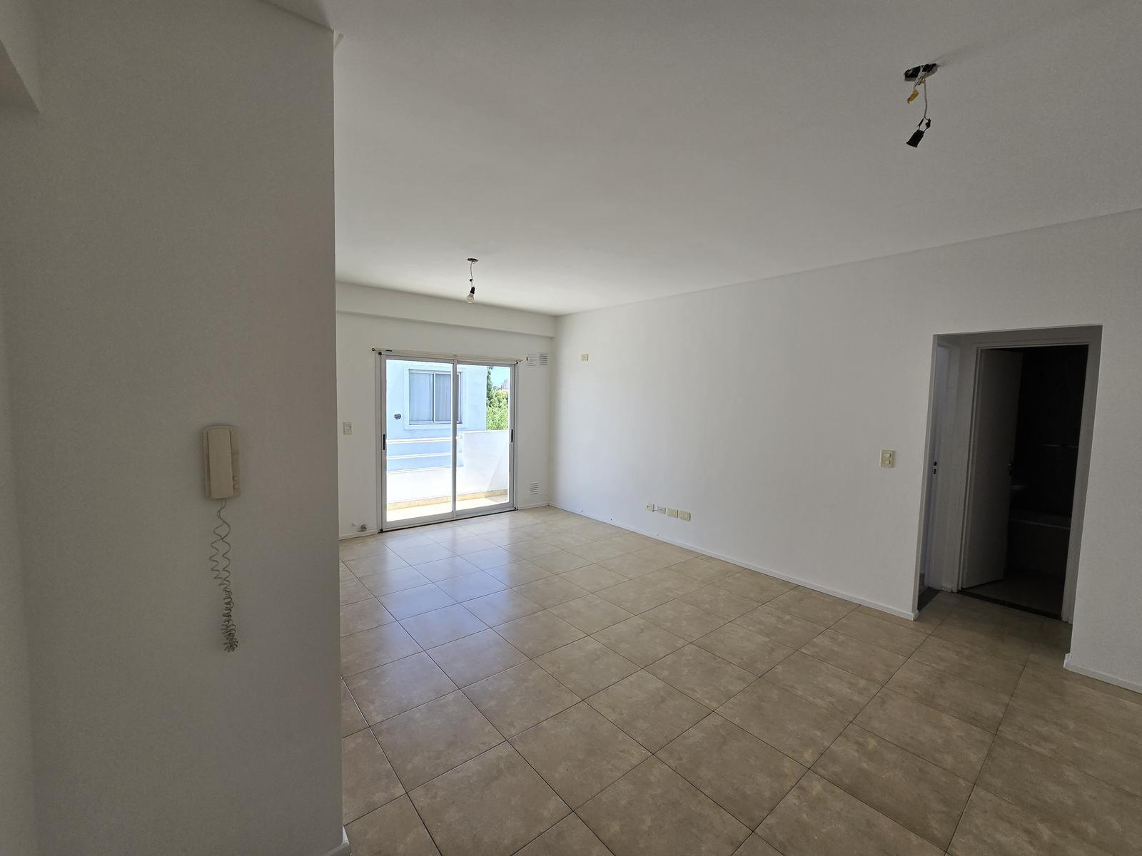 Departamento de 2 ambientes con cochera en Munro