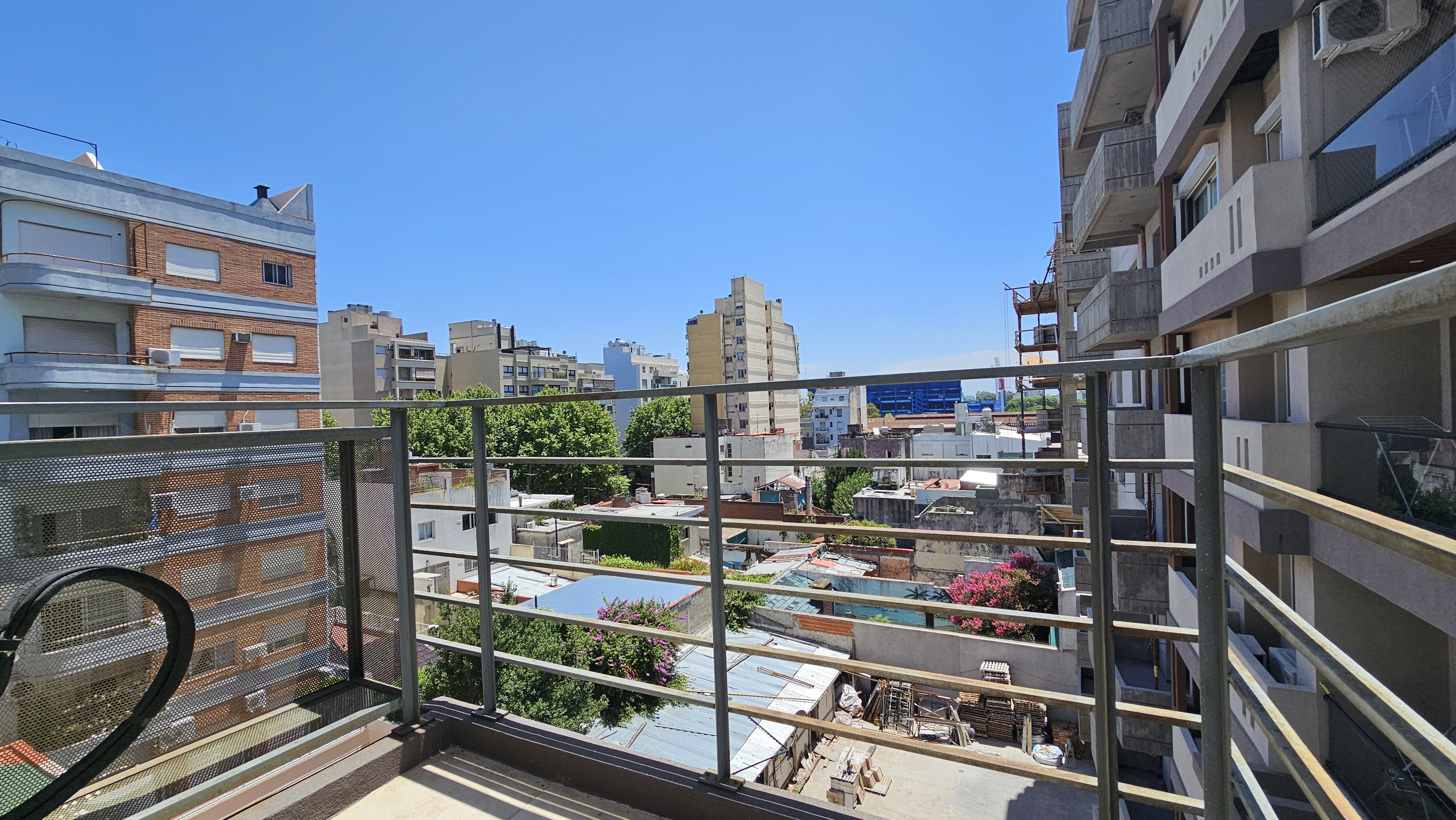 Monoambiente con balcón al contrafrente en Liniers