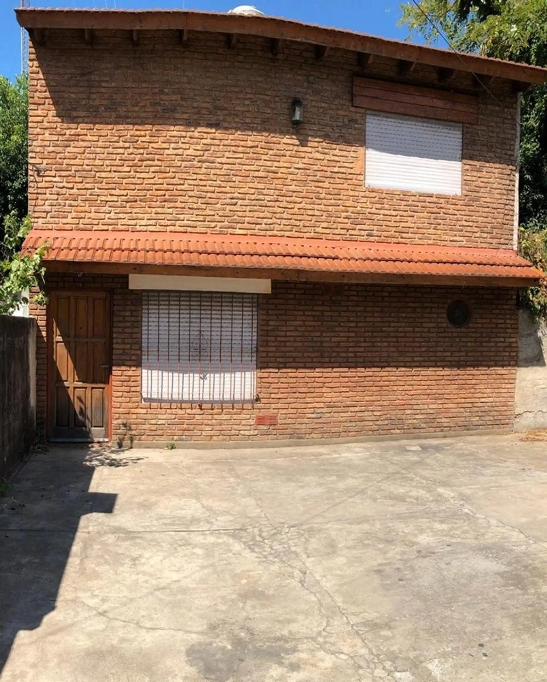 Apartamento dúplex de 2 ambientes com vaga em Merlo