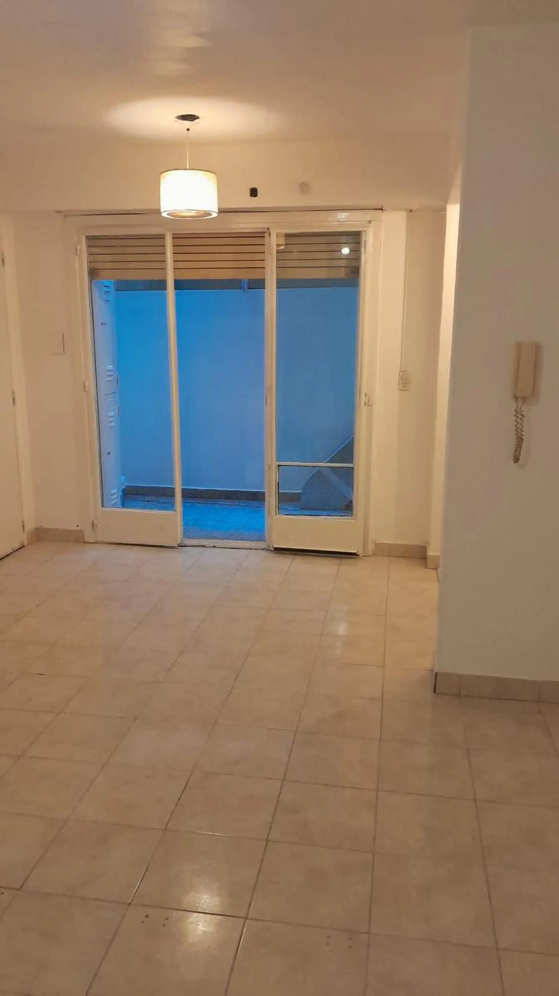 Monoambiente interno con patio en planta baja en Parque Chacabuco