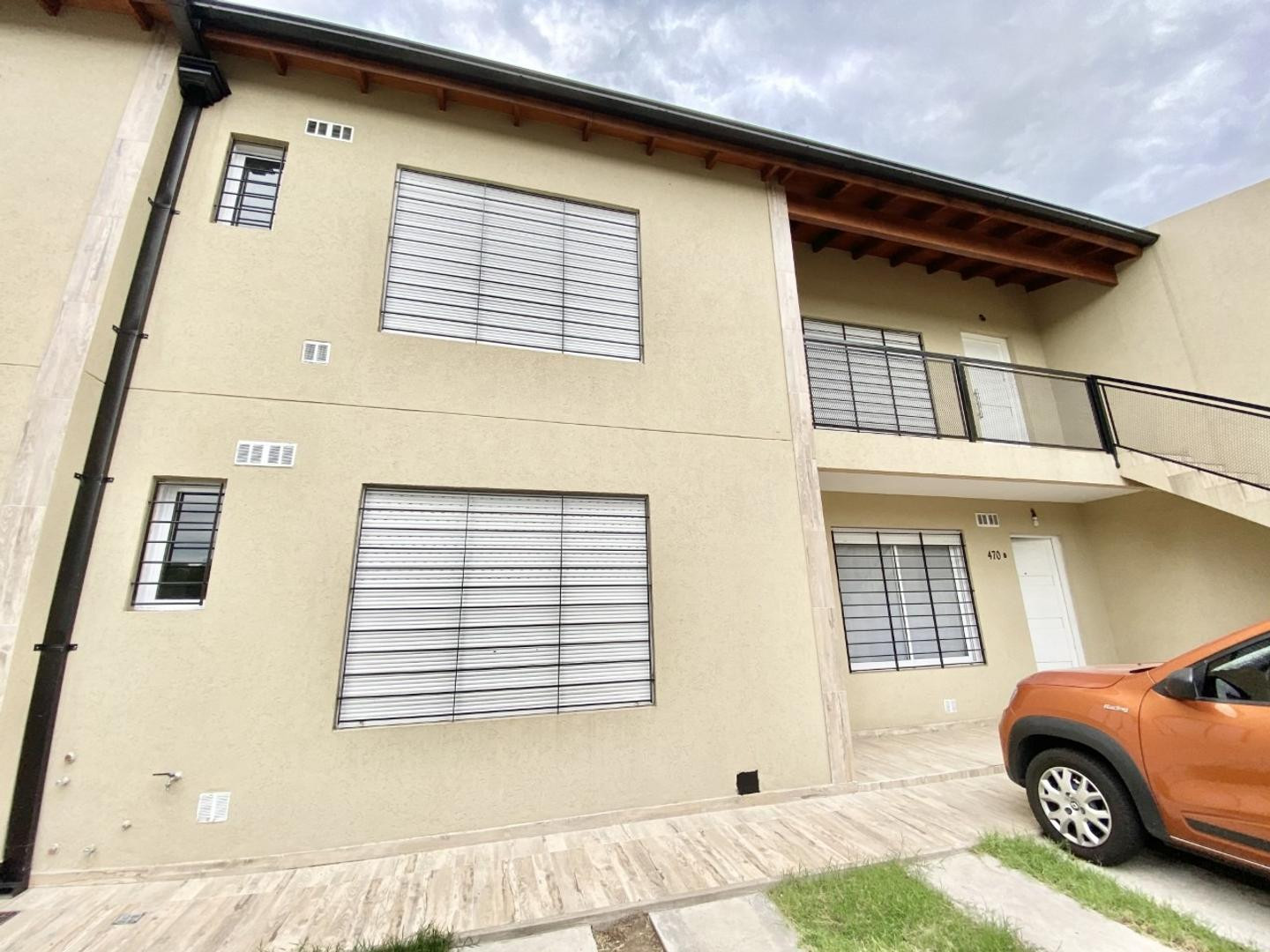 Two-room apartment with parking in Castelar Sur