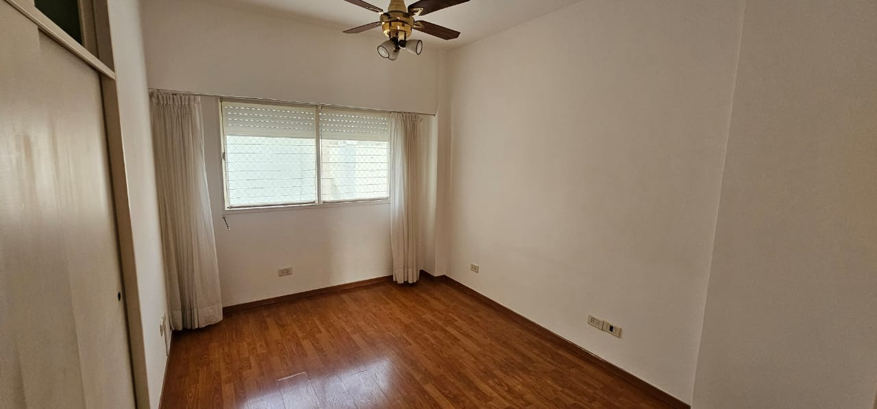 Departamento de 2 ambientes con balcón al frente en Ramos Mejía