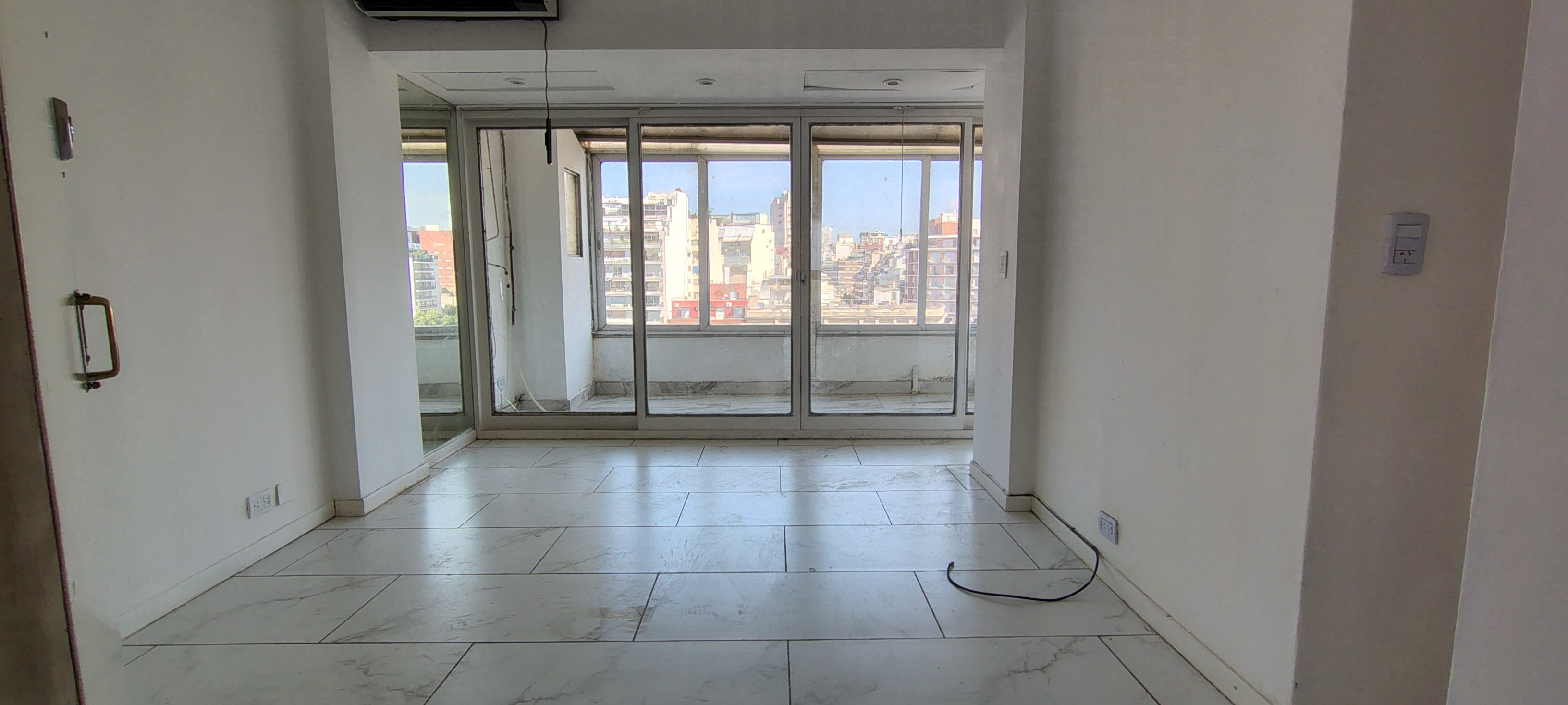 Two-room apartment with balcony in Recoleta