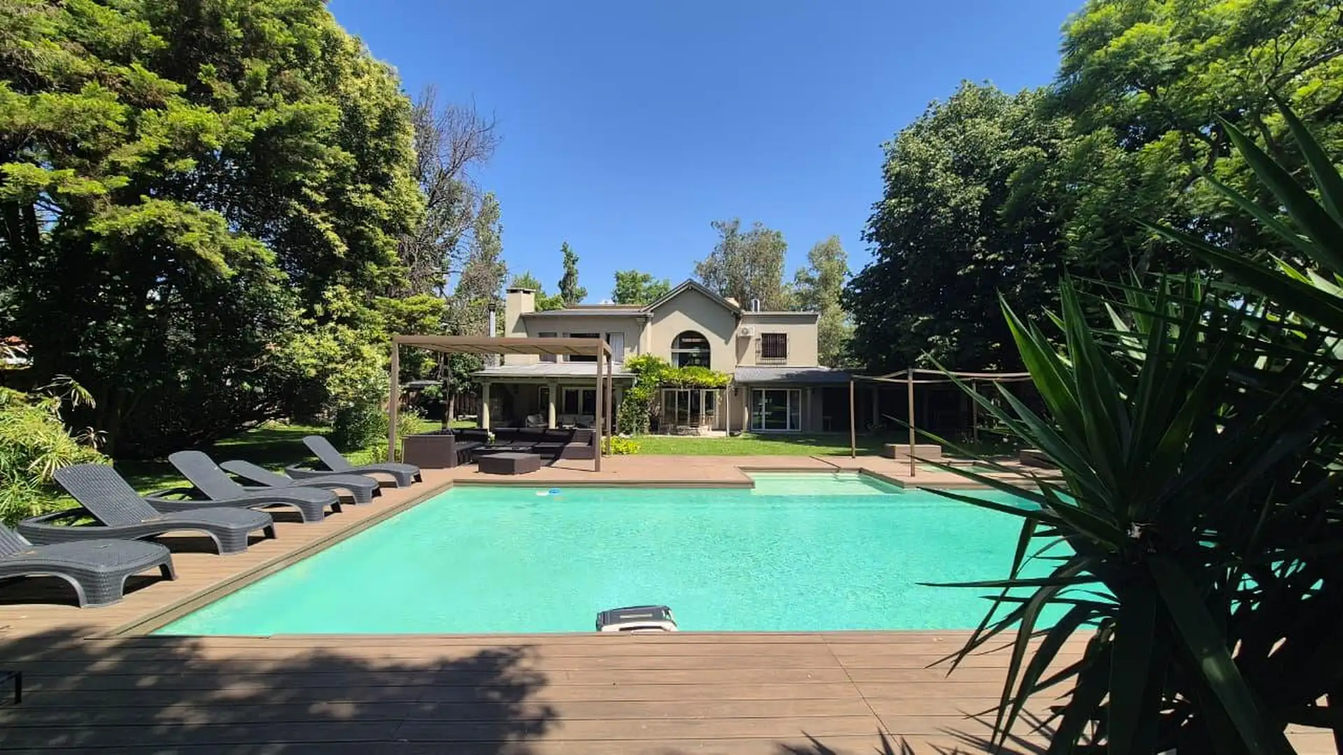 Five-bedroom house in General Pacheco, Tigre