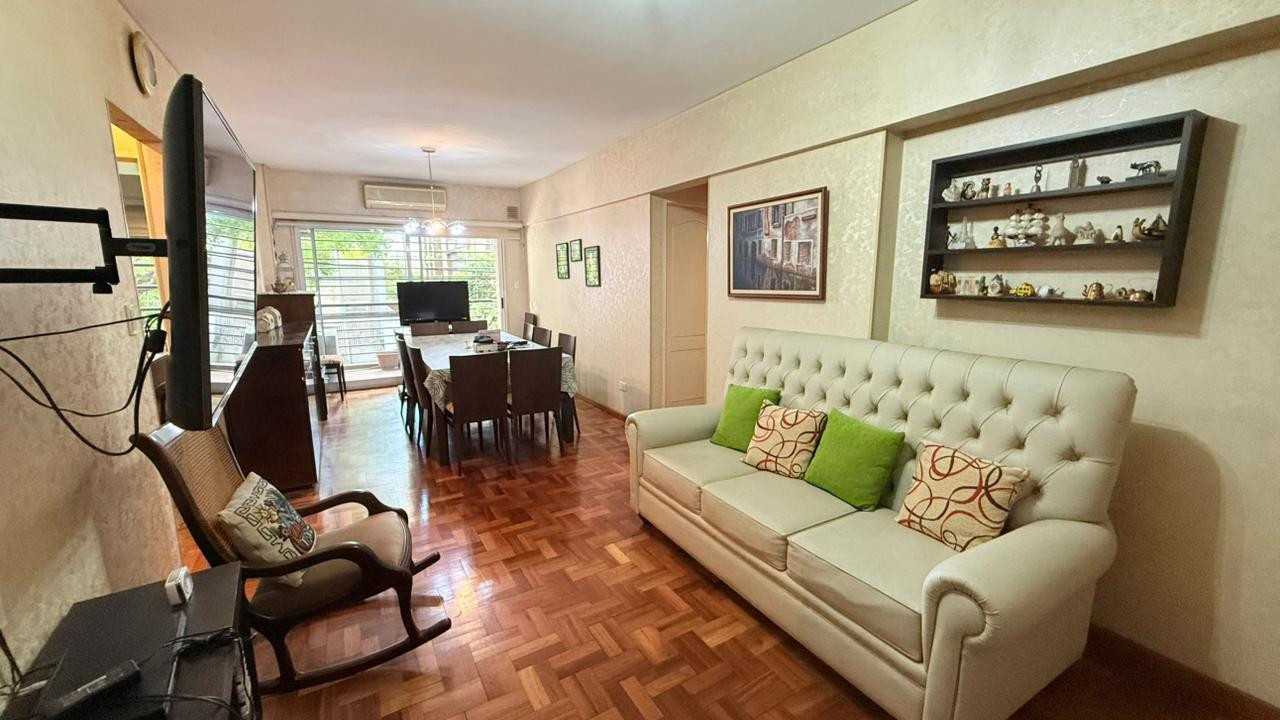 Меблированная двухкомнатная квартира с балконом и двориком в Núñez