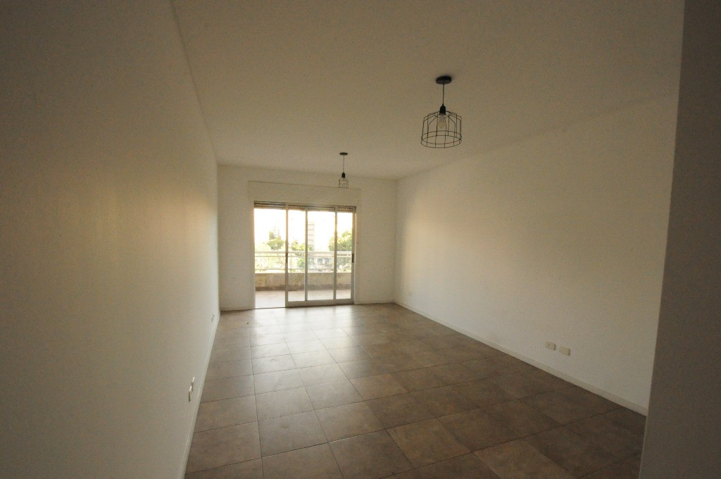Two-bedroom apartment with balcony in Recoleta