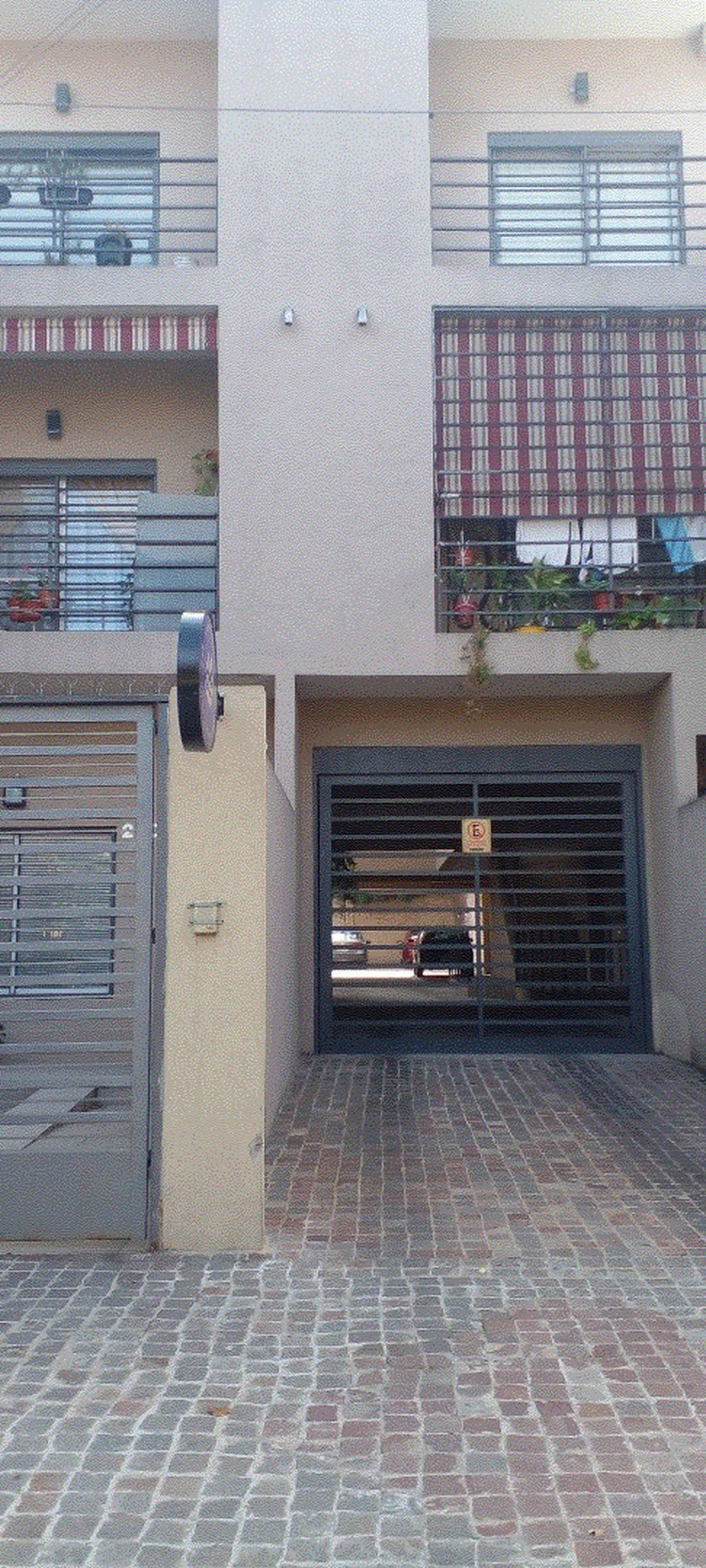 Departamento de 2 ambientes con terraza propia en Ramos Mejía