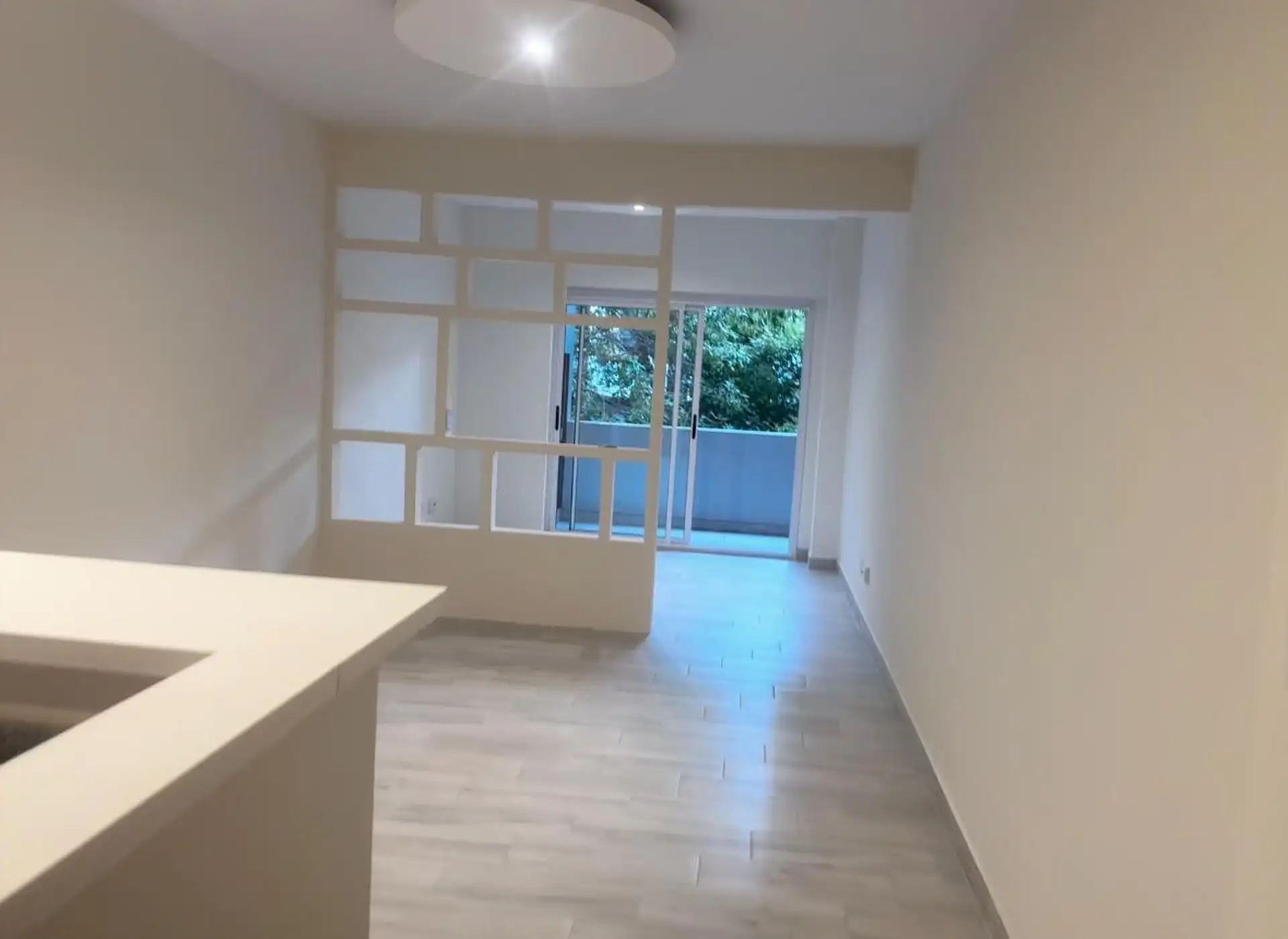 Kitnet novo com varanda e churrasqueira em Monserrat