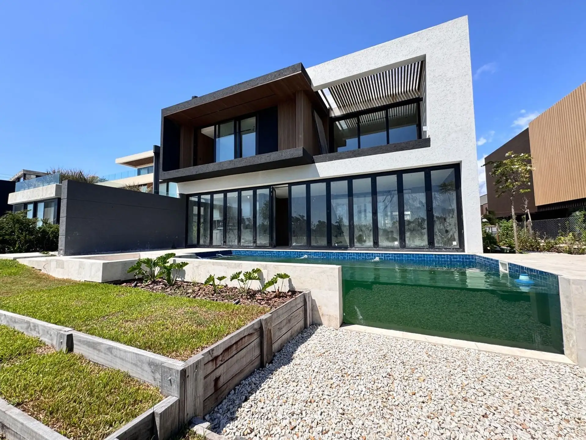 Modern five-bedroom house in El Yacht, Nordelta