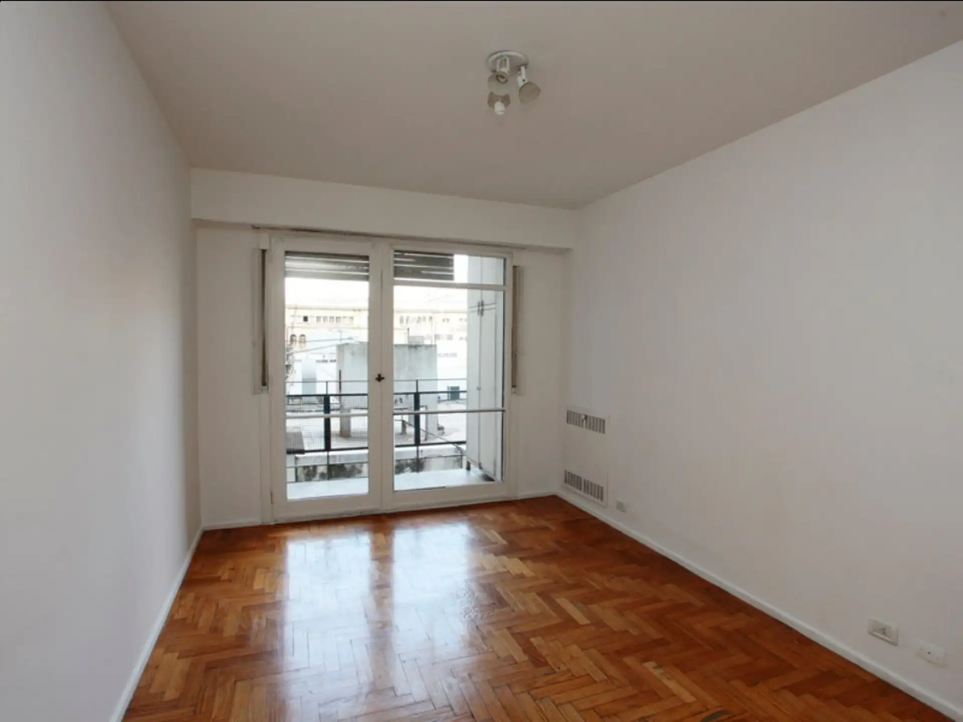 Apartamento de 1 quarto em San Nicolás com varanda de fundos