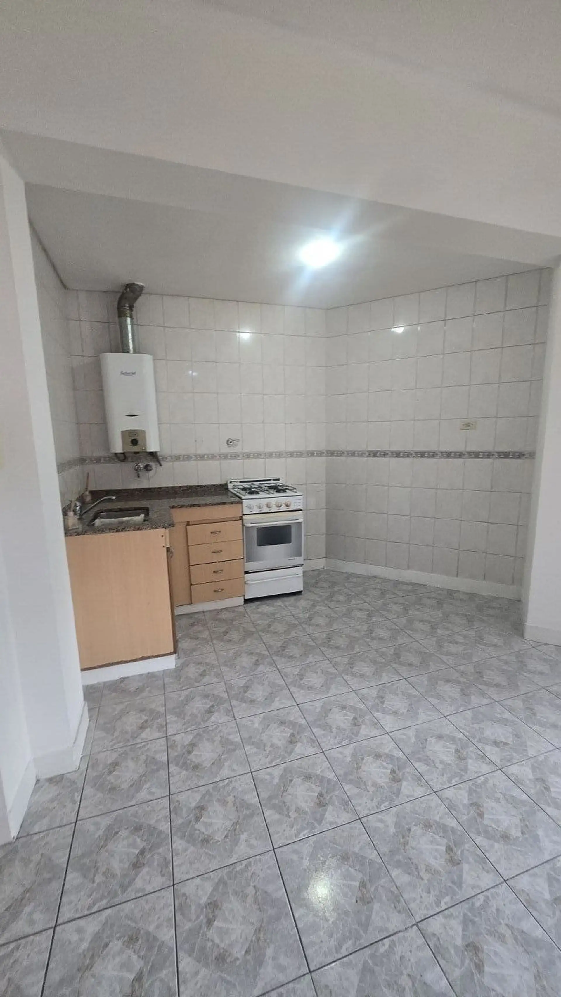 Kitnet com varanda em Caseros