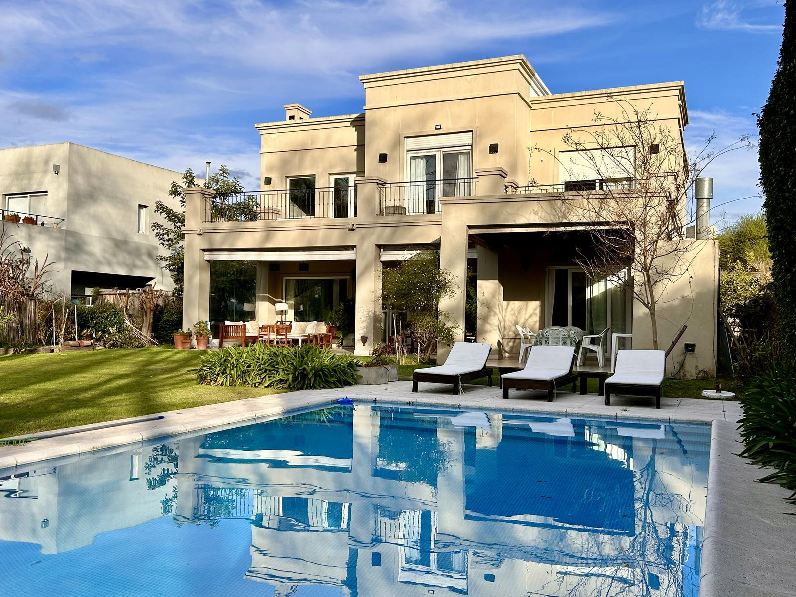Furnished four-bedroom house in Santa Bárbara, Tigre