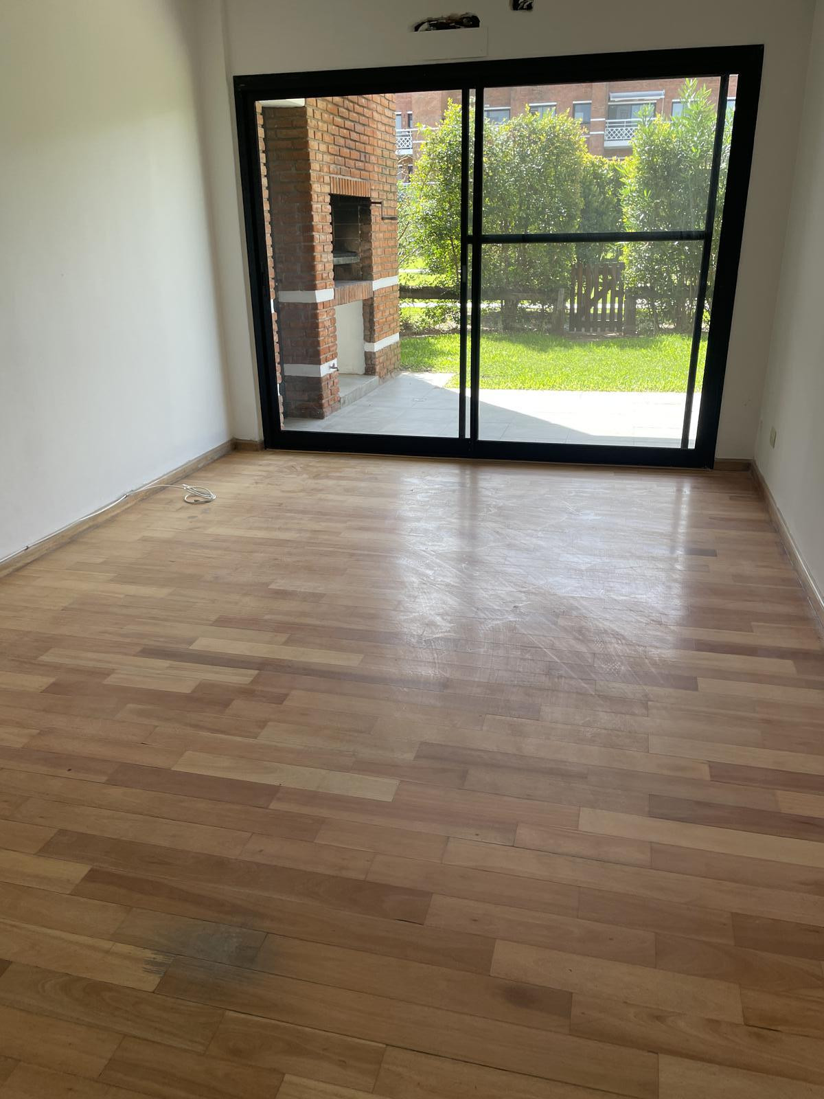 Apartamento térreo com 1 dormitório em San Isidro