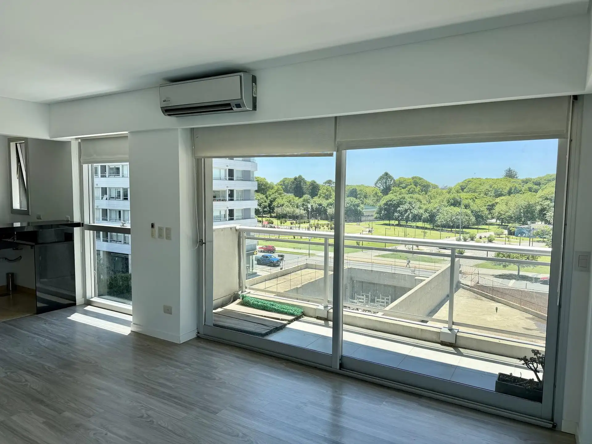 Трёхкомнатная квартира с двумя спальнями в Puerto Madero, с парковкой