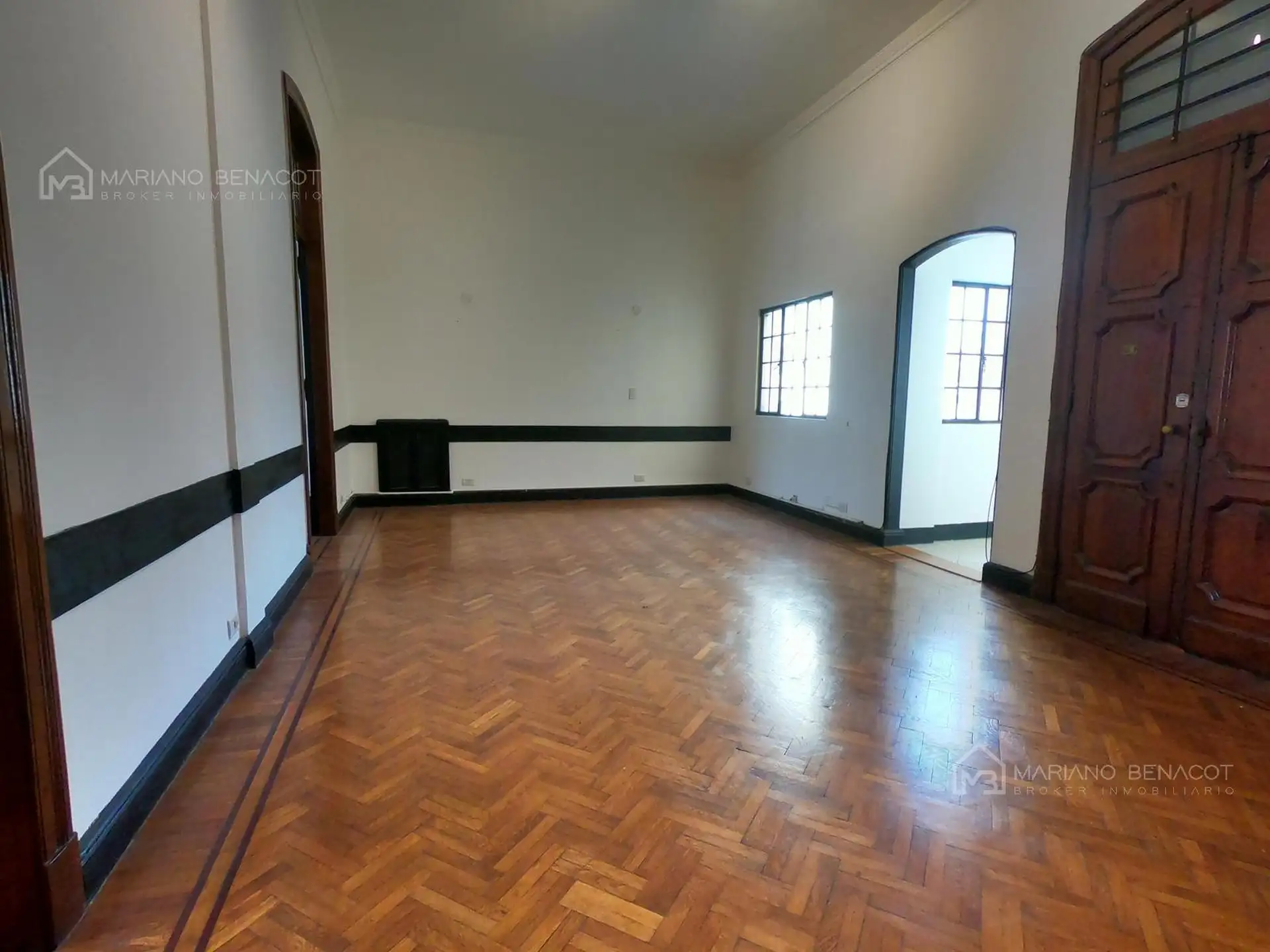 Большая квартира с 6 комнатами в Balvanera