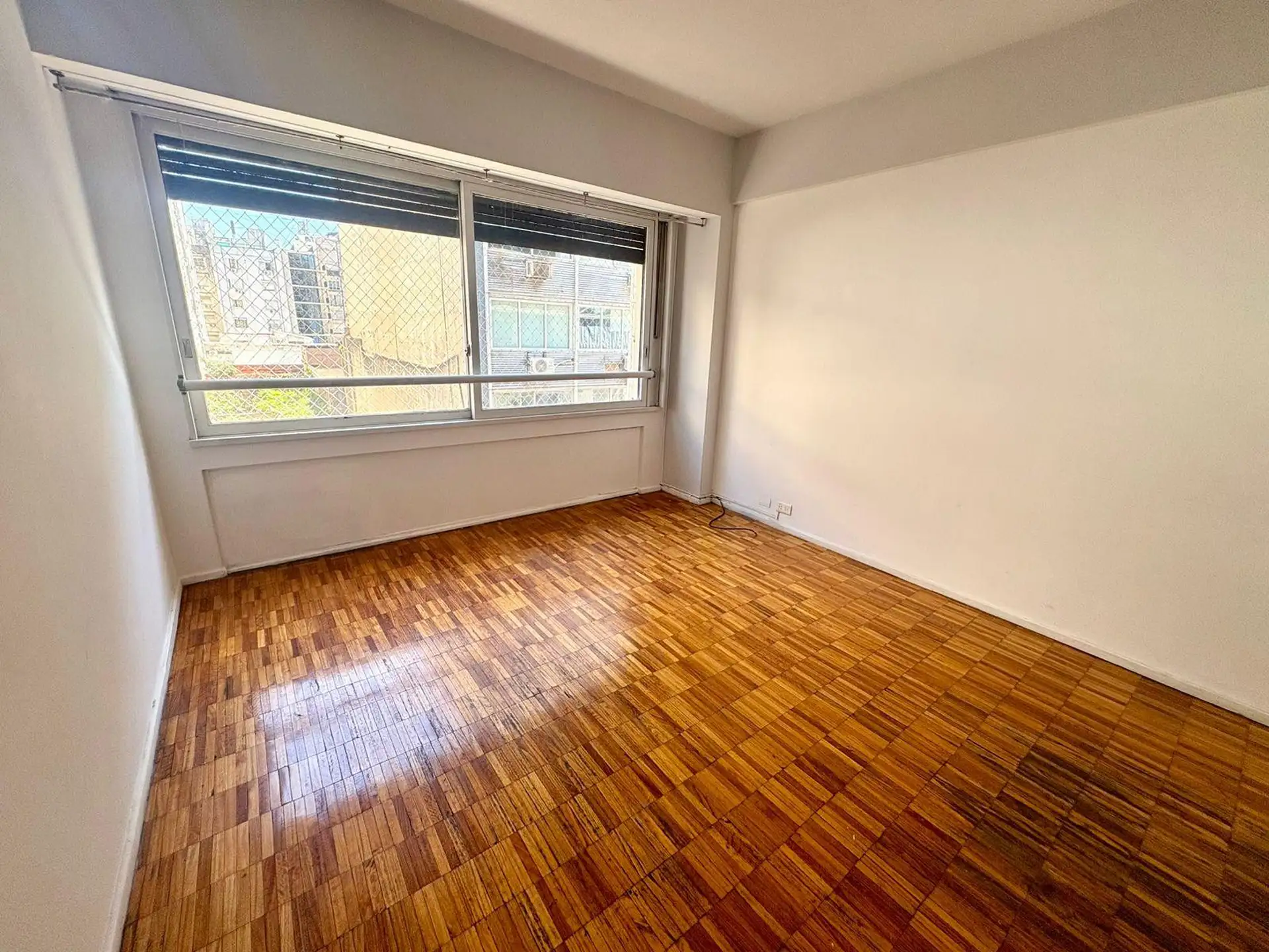 Departamento de 2 ambientes al frente en Retiro