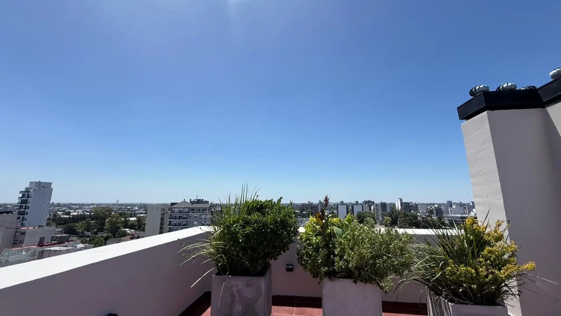 Departamento monoambiente en Tres de Febrero con balcón corrido