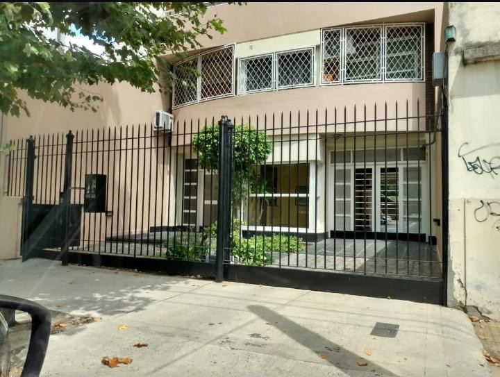 Monoambiente con balcón en Banfield