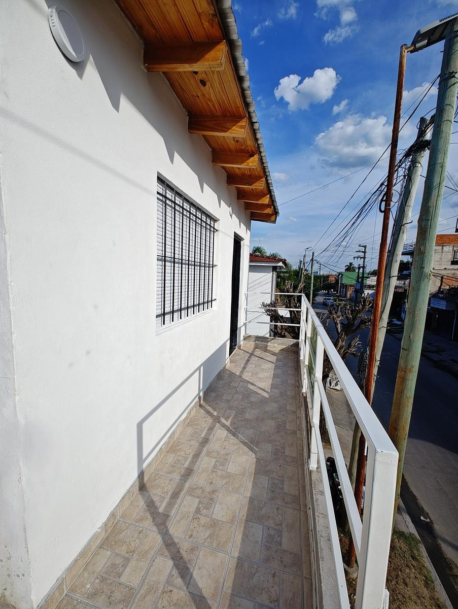 One-bedroom apartment with private patio in Gregorio de Laferrere