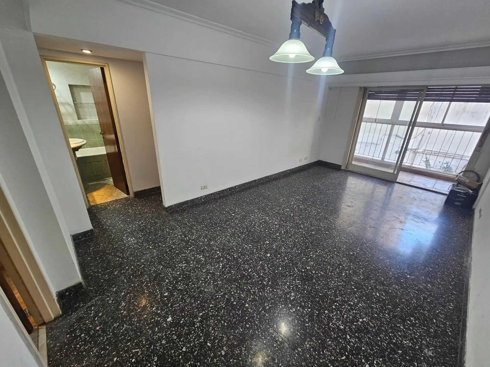 Departamento de 3 ambientes con cochera en Caballito