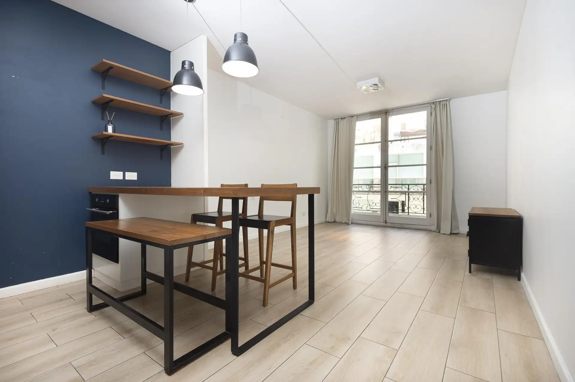 Monoambiente con balcón en Recoleta