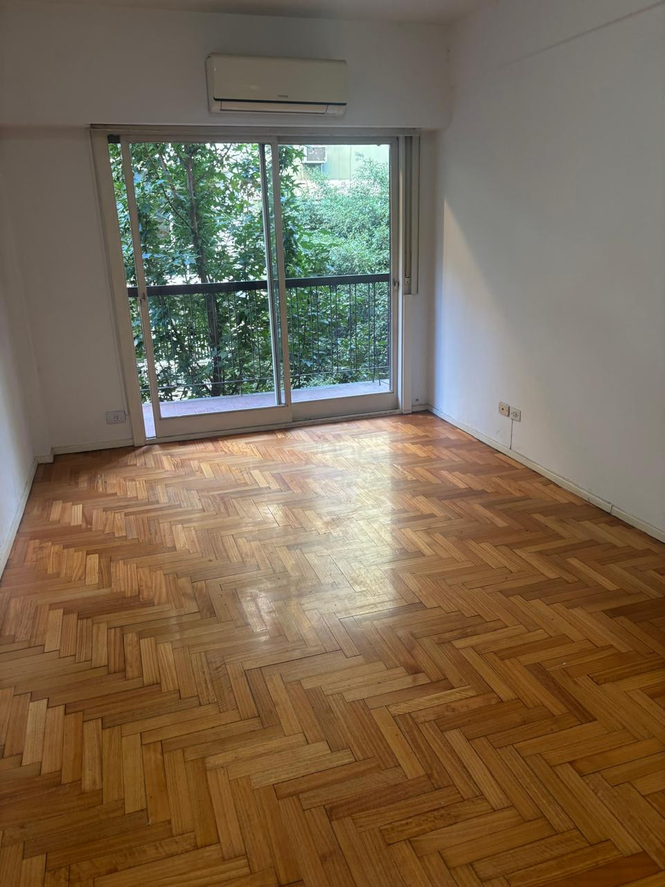 Apartamento de 2 ambientes com varanda na frente em Belgrano