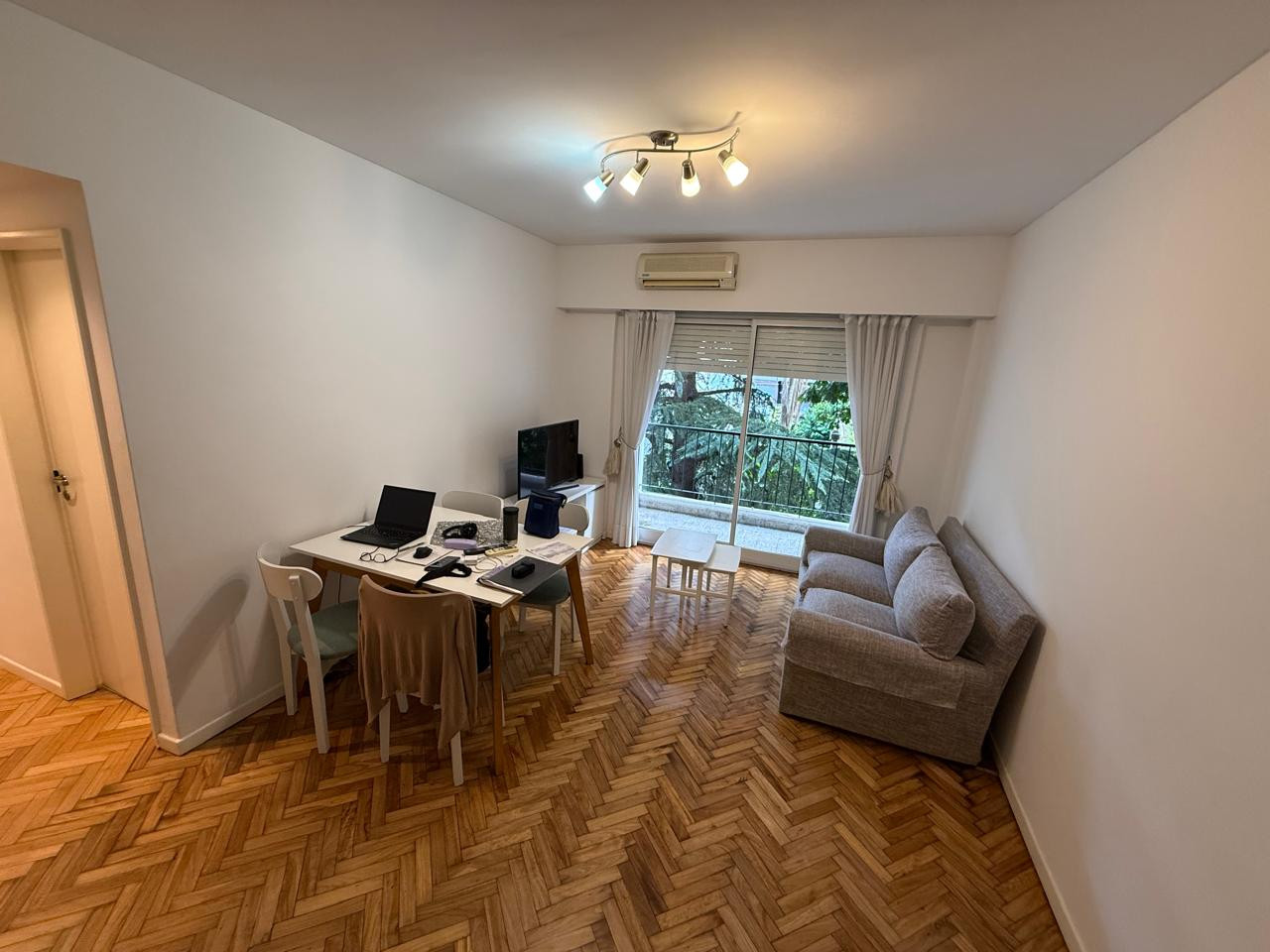 Departamento de 3 ambientes con balcón en Belgrano