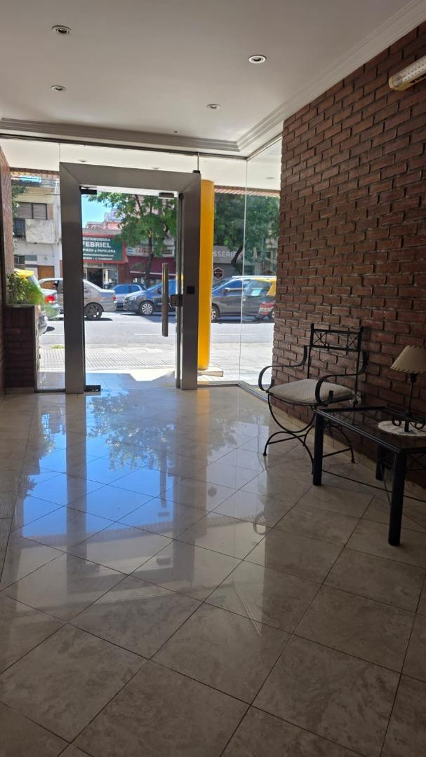 Kitnet em Balvanera com varanda para os fundos