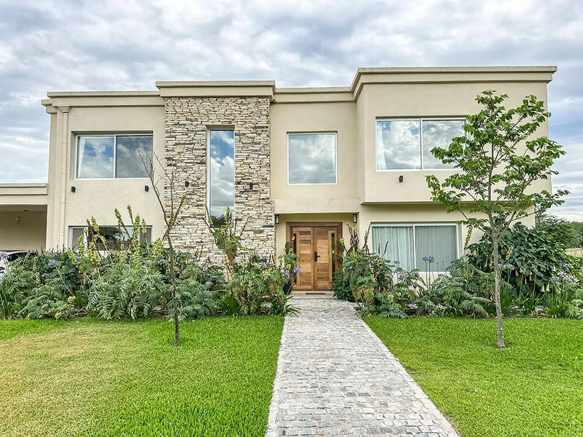 Five-bedroom house in Estancias Golf, Pilar