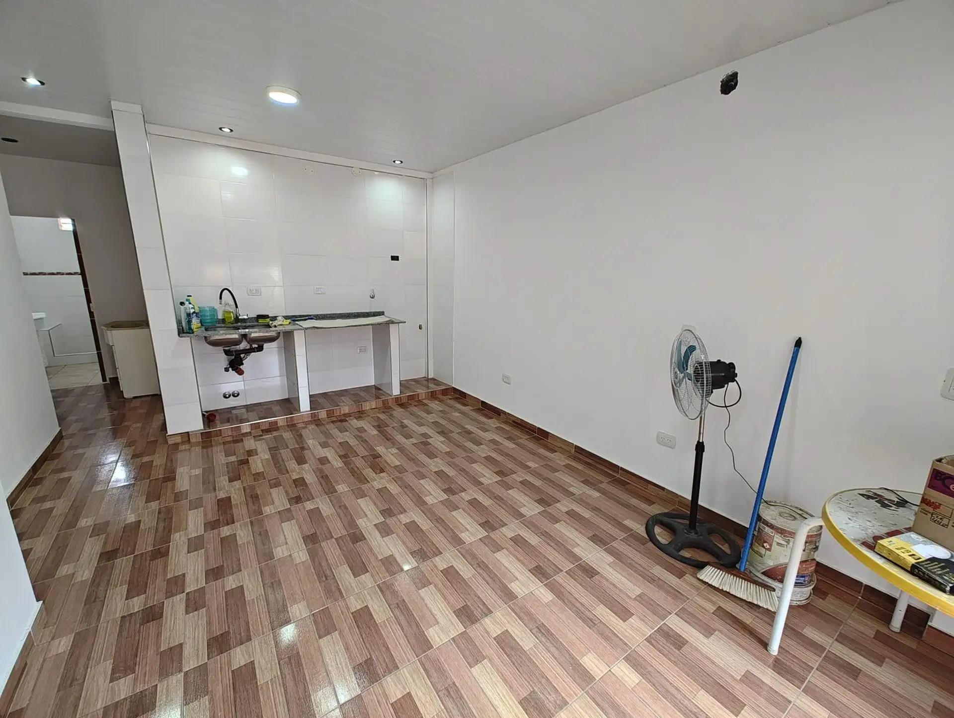 Two-bedroom front-facing apartment with balcony in La Matanza