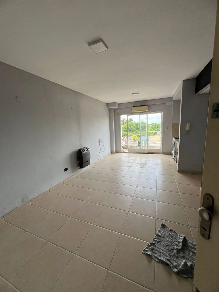 Departamento de 2 ambientes con balcón al contrafrente en Liniers