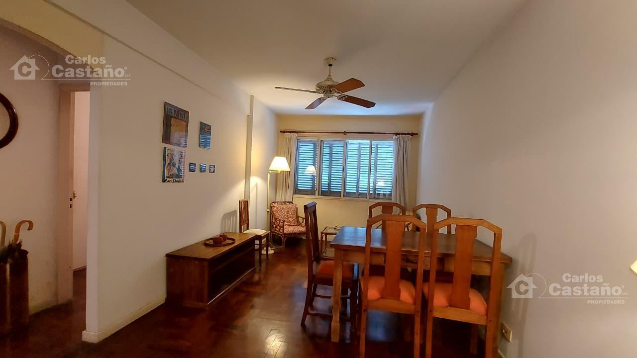 Departamento de 3 ambientes con cochera en Olivos