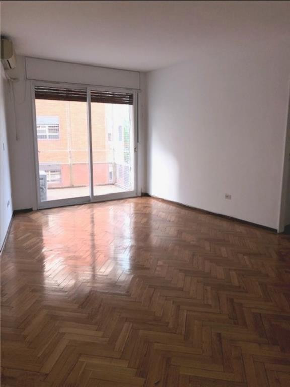 Apartamento de três ambientes em esquina em Recoleta
