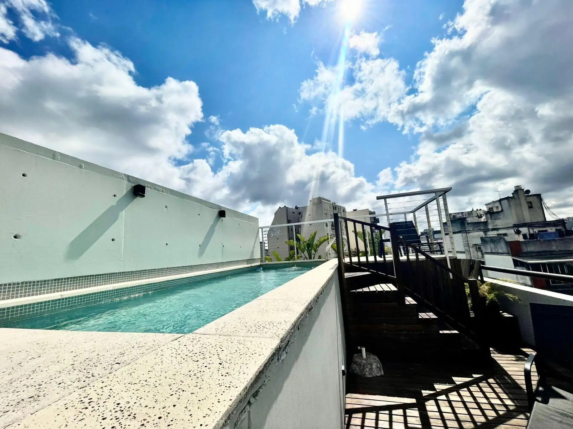 Monoambiente con cochera y balcón en Caballito