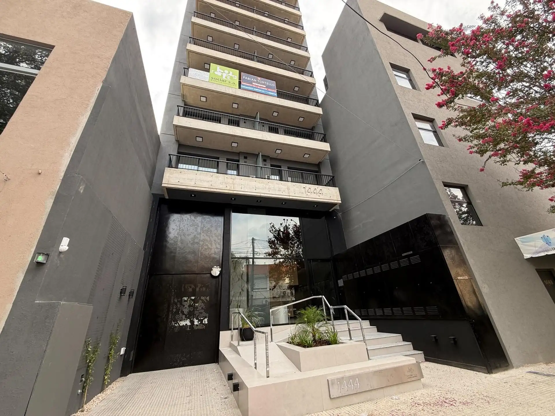 Furnished two-bedroom apartment in Banfield Este